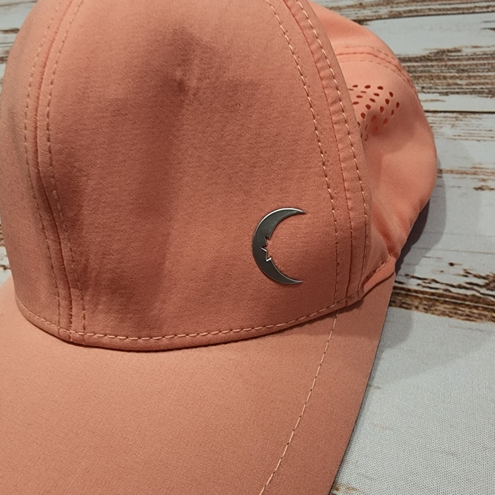 Zyia Hat Melon Womens